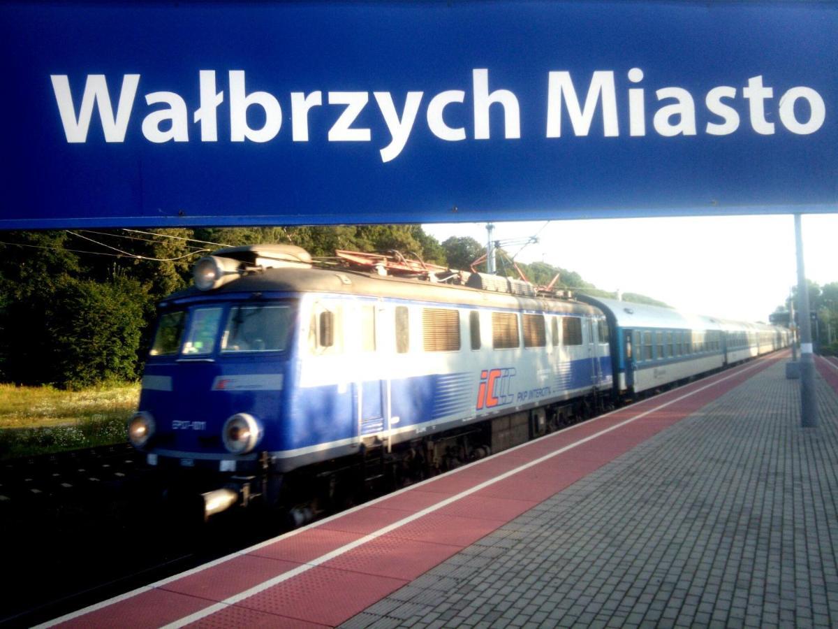 Art Mieszkanie Blisko Dworca Pkp Walbrzych Miasto Εξωτερικό φωτογραφία